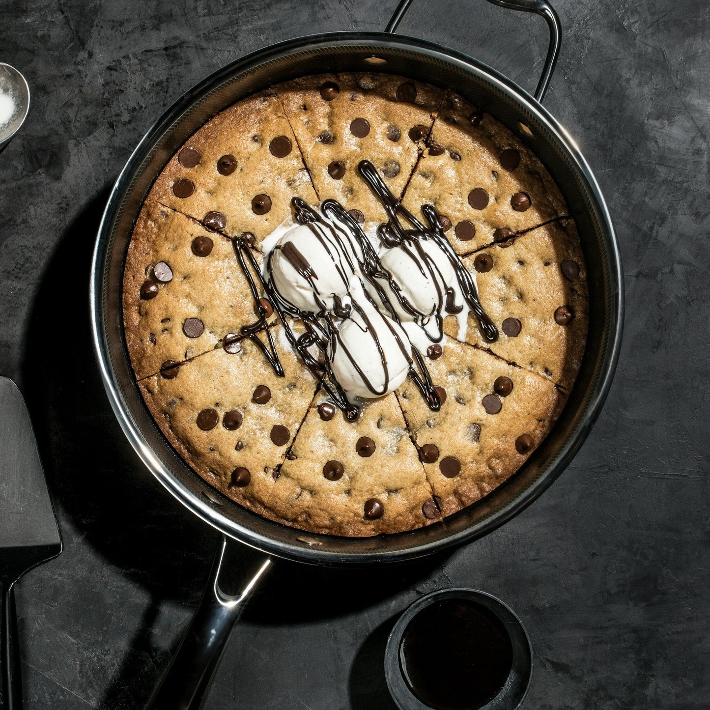 Hybrid Deep Saut¨¦ Pan with Lid, 3.3-Qt